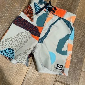 NWOT toddler Billabong Boardies 2T